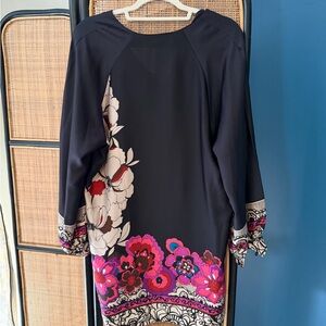 Trina Turk Black Crewneck Shift Top